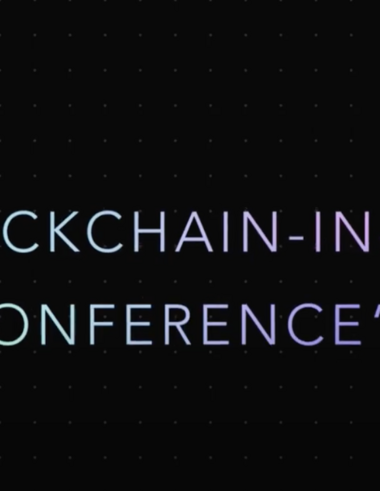 Worte "Blockchain in use Conference" auf schwarzem Untergrund